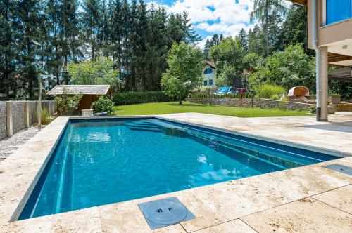 Une piscine pailletée dans votre jardin sous 15 jours !